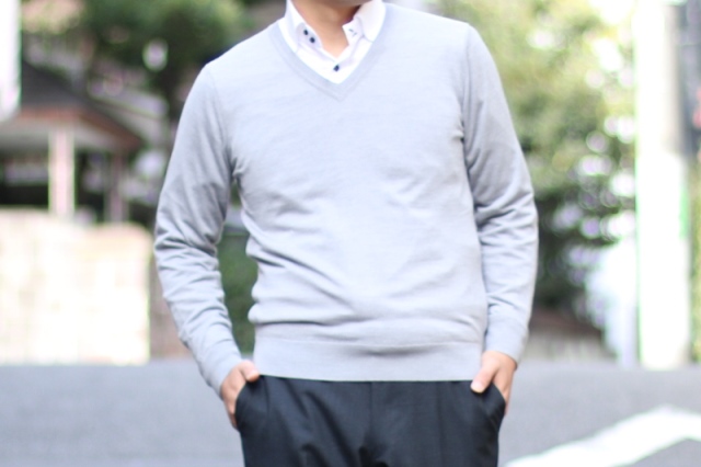 ライトグレーセーター