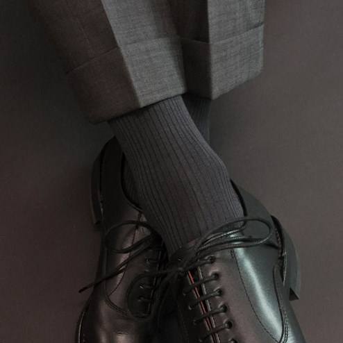 スーツスタイルではくるぶしが見える靴下はng 正しい靴下の選び方